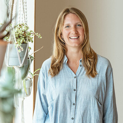 Laura Stoker